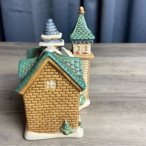 Charming Ceramic Church Figurine holiday Christmas Village building 5"h - Picture 3 of 8